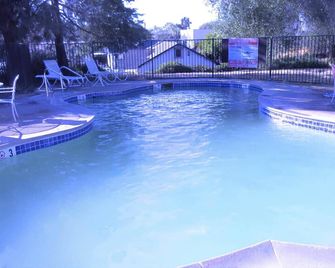 Rodeway Inn Jackson - Martell - Martell - Pool