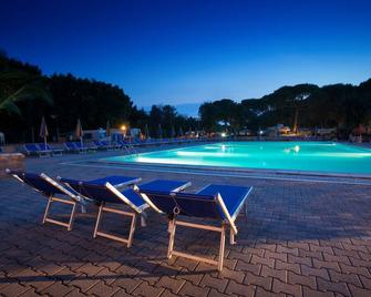 Camping Village Mareblu - Cecina - Basen