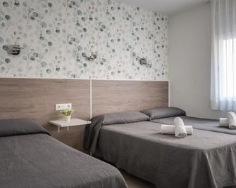 Hotel Tolosa - Salou - Bedroom