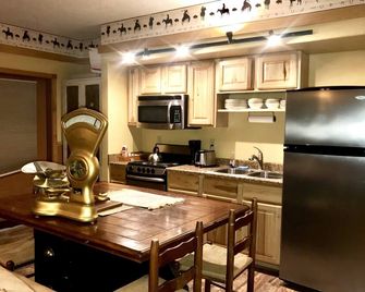 Beautifully designed 3 bedroom apartment next Yellowstone - Gardiner - Cocina