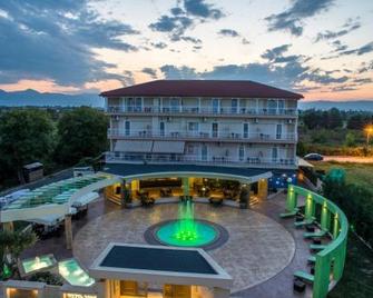 Hotel Dias - Olympiaki Akti - Gebäude