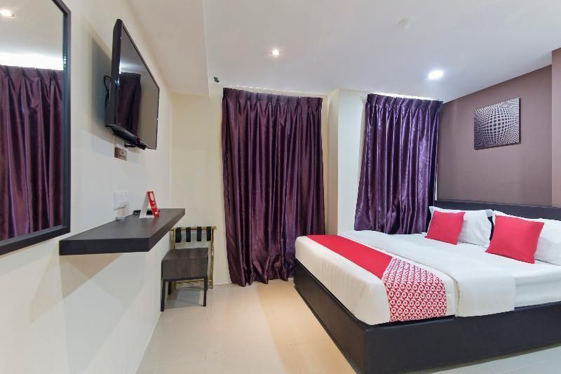 Super OYO 326 Tc Hotel