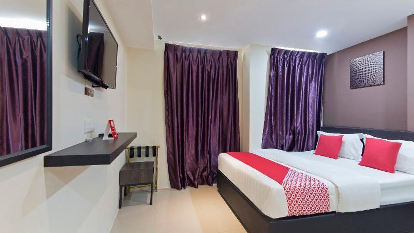 Super OYO 326 Tc Hotel