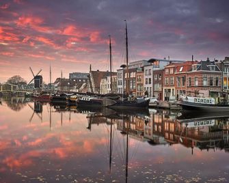 Van der Valk Hotel Leiden - Leiden - Vista del exterior