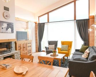 Villa Letizia with Jacuzzi near the Pirin Golf Resort - Razlog