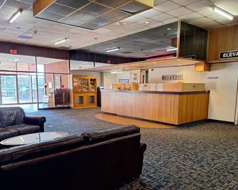 American Motel - Wheat Ridge - Front desk