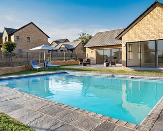 Kyalami Creek - Midrand - Pool