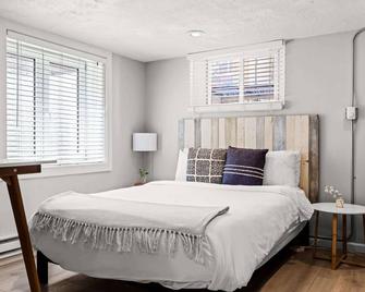Contemporary Finishes | Studio | Sloan's Lake 30+ - Denver - Bedroom