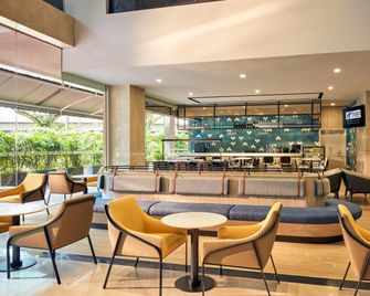 Holiday Inn Express & Suites Singapore Novena By IHG - Singapore - Bar