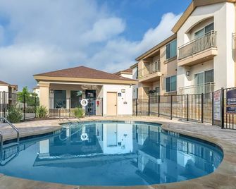Trendy 1bhk Nest Near Austin ,cedar Park - Cedar Park - Zwembad