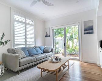 The Newtowner - In The Heart Of Newtown! - Sydney - Living room