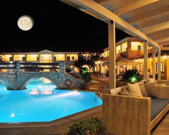 Karavostasi Beach Hotel - Perdika - Pool