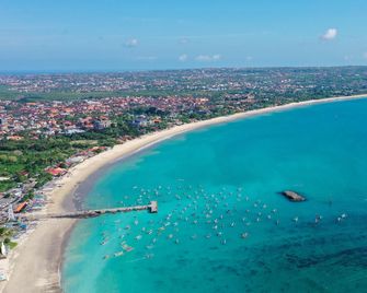 Super OYO Capital O Coconut Suite Jimbaran - Denpasar - Strand