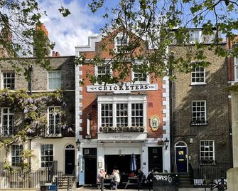 Beautifully Appointed One Bed Apartment. Near Richmond Park, and Kew Gardens - Twickenham - Building