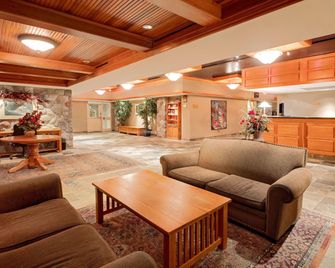 Ramada by Wyndham Pinewood Park Resort North Bay - North Bay - Lobby