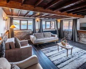 Tas Otel 17 - Behram - Sala de estar