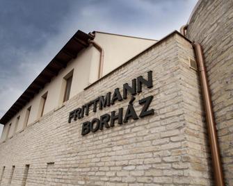 Frittmann Borászat és Panzió - Soltvadkert - Building