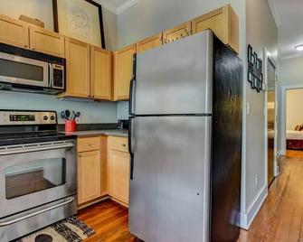 Loft steps from City Hall and River Streets - Savannah - Cuisine