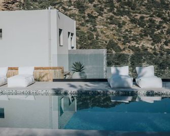 Pignolia Suites - Adults Only - Ierápetra - Basen
