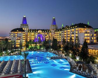 Delphin Diva Premiere - אנטליה - בריכה