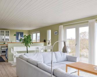 Lovely home in Skibby with WiFi - Skibby - Sala de estar