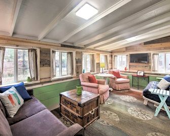 Riverside Retreat @ Stoney Creek - Dauphin - Living room