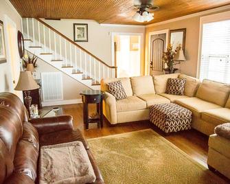 Distiller's Cottage -walking distance to the Distillery-Pet friendly - Lynchburg - Sala de estar