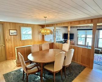 Waterfront 5 Bedroom 2 Bath With Dock And Beach - Raymond - Comedor