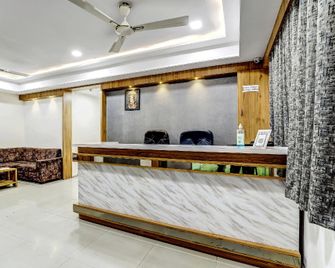 Hotel O Maple view - Ahmedabad - Front desk