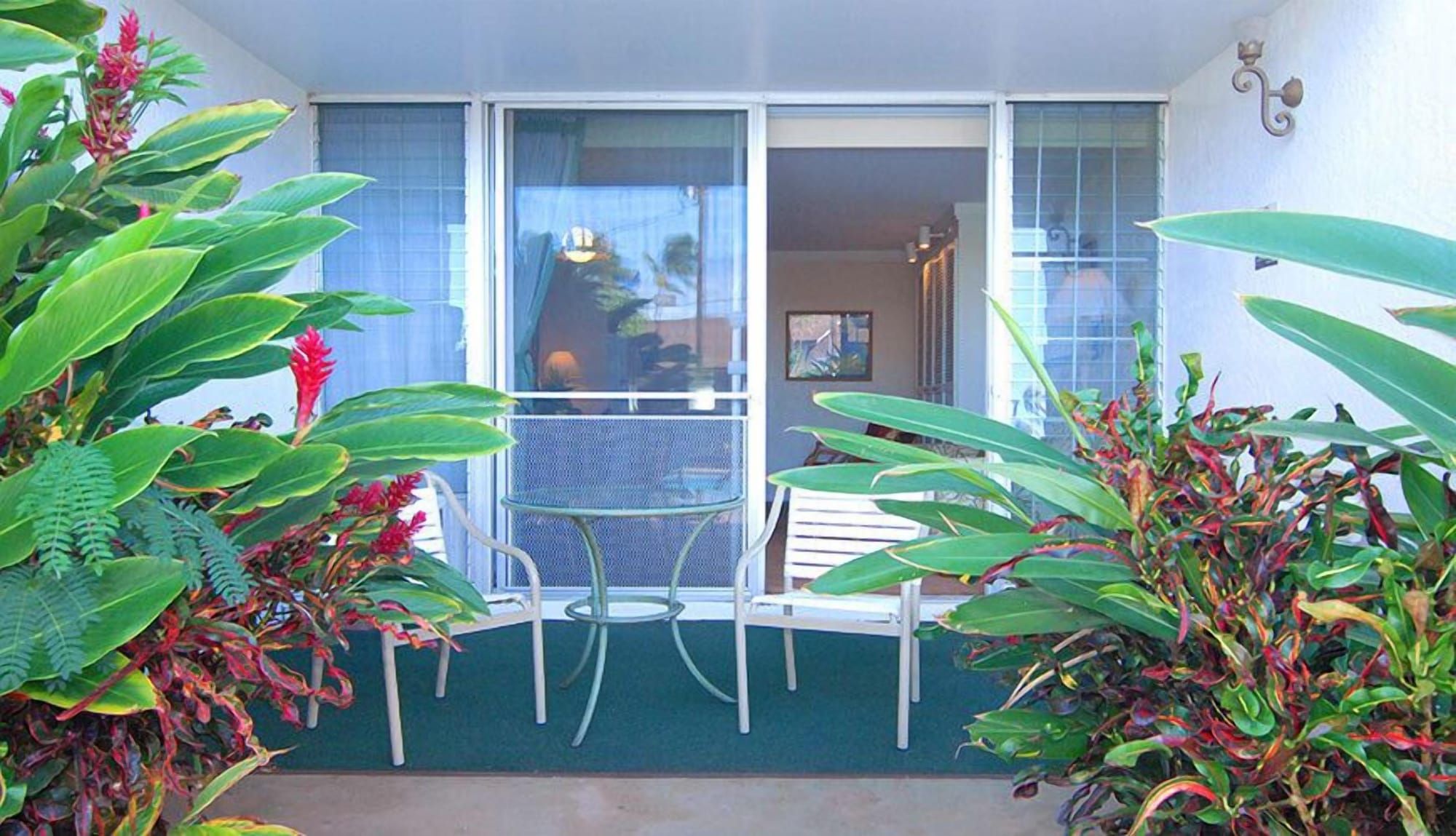 نابيلي صنسيت أون ذا بيتش