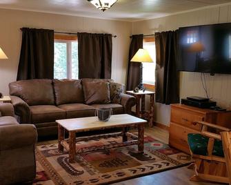 12 Minute Drive to Glacier National Park from the Bear Den At Lazy Bear Lodging - Martin City - Living room