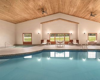 Country Inn and Suites by Radisson, Detroit Lakes - Detroit Lakes - Pool