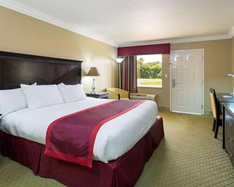 Ramada by Wyndham Lake Placid - Lake Placid - Bedroom