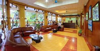 Hotel Hangtuah - Padang - Lobby