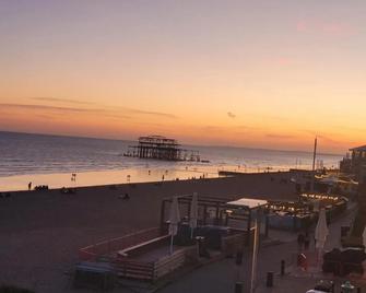 Atlantic Seafront - Brighton - Strand