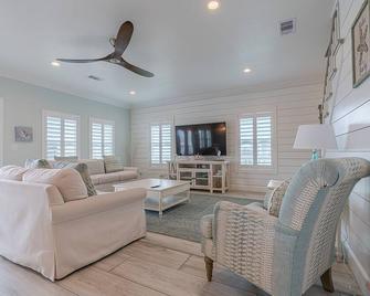 Close 2 Gulf & Big Store |King & Queen Beds|14 ppl - Crystal Beach