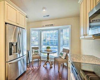Resort Villa on Golf Course with Beach Access! - Pawleys Island - Dining room