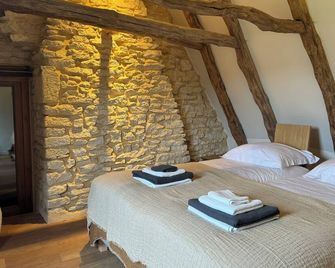 In the heart of Périgord Noir, fully renovated character cottage. - Cénac-et-Saint-Julien