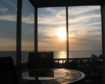 Stay With Us in \'7th Heaven II\'--Spectacular Gulf Views & Luxury Throughout!!! - Bonita Springs - Restaurant