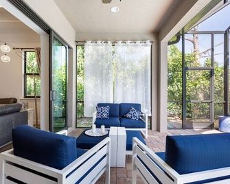 833 Perfect Naples - Pool - 3BR Near the Beach - Naples - Living room