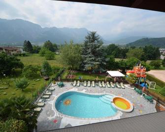 Family Hotel Primavera - Levico Terme - Pool