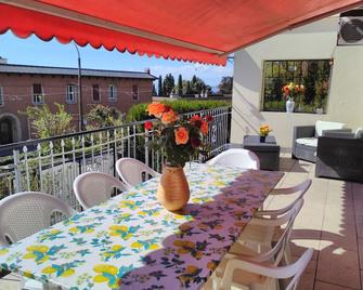 Appartement avec jardin privé à Montreux 100mt du lac - Montreux - Varanda