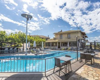 Thermios Apollon - Thermo - Piscina