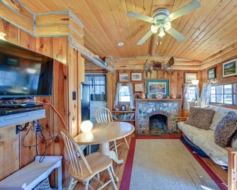'Autumnsong Fireside' Cabin Near Dtwn Buena Vista! - Buena Vista - Living room