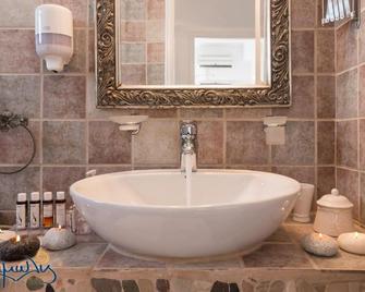Kimolis - Kimolos - Bathroom