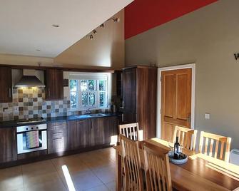 11 An Seanachai Holiday Homes - Dungarvan - Kitchen