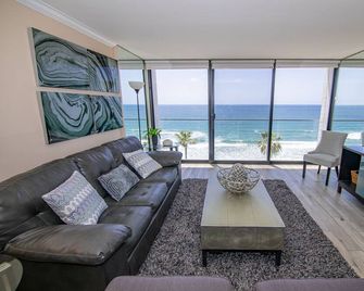Capri Beach Accommodations at Capri By The Sea - San Diego - Sala de estar