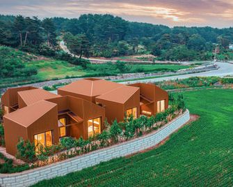 Gangneung Hyusik Ryokan Pool Villa - Gangneung - Building