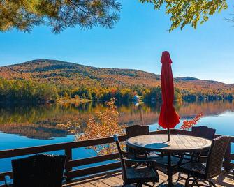 Cozy Lakeside Adirondack Retreat - Long Lake - Balcón