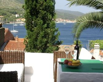 Rustic Apartment In Vis With Terrace - Vis - Patio